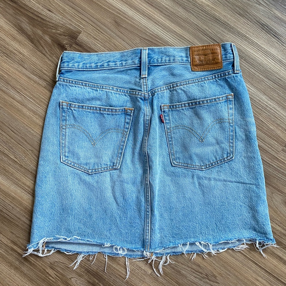 Levi’s High Rise Denim Skirt size 30 - Picture 2 of 4